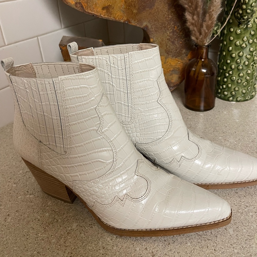 Sam Edelman White booties. Size 10